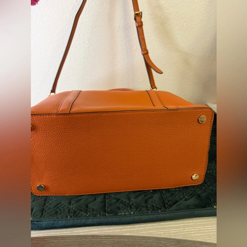 BARELY USED ….. MICHAEL KORS JET SET ORANGE MEDIUM TOTE w/DUST BAG - Picture 4 of 8